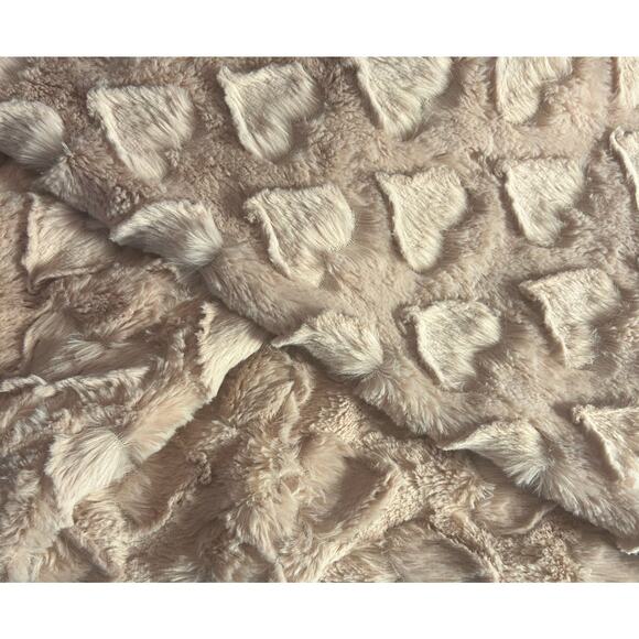 Betsey Johnson Faux Fur Dusty Rose Infinity Scarf Heart Design Warm Super Soft - Picture 3 of 4